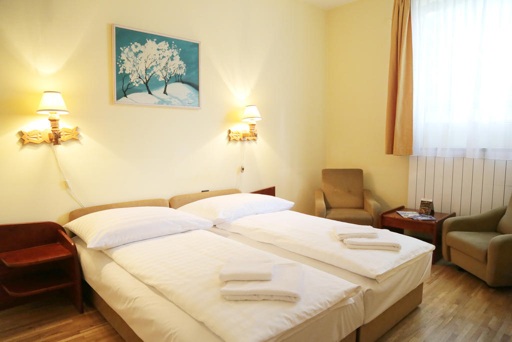 Hotel Bara Junior Budapest Eksteriør billede
